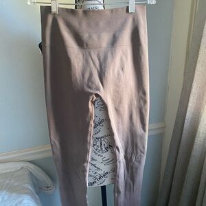 Like new gymreapers scrunch butt leggings